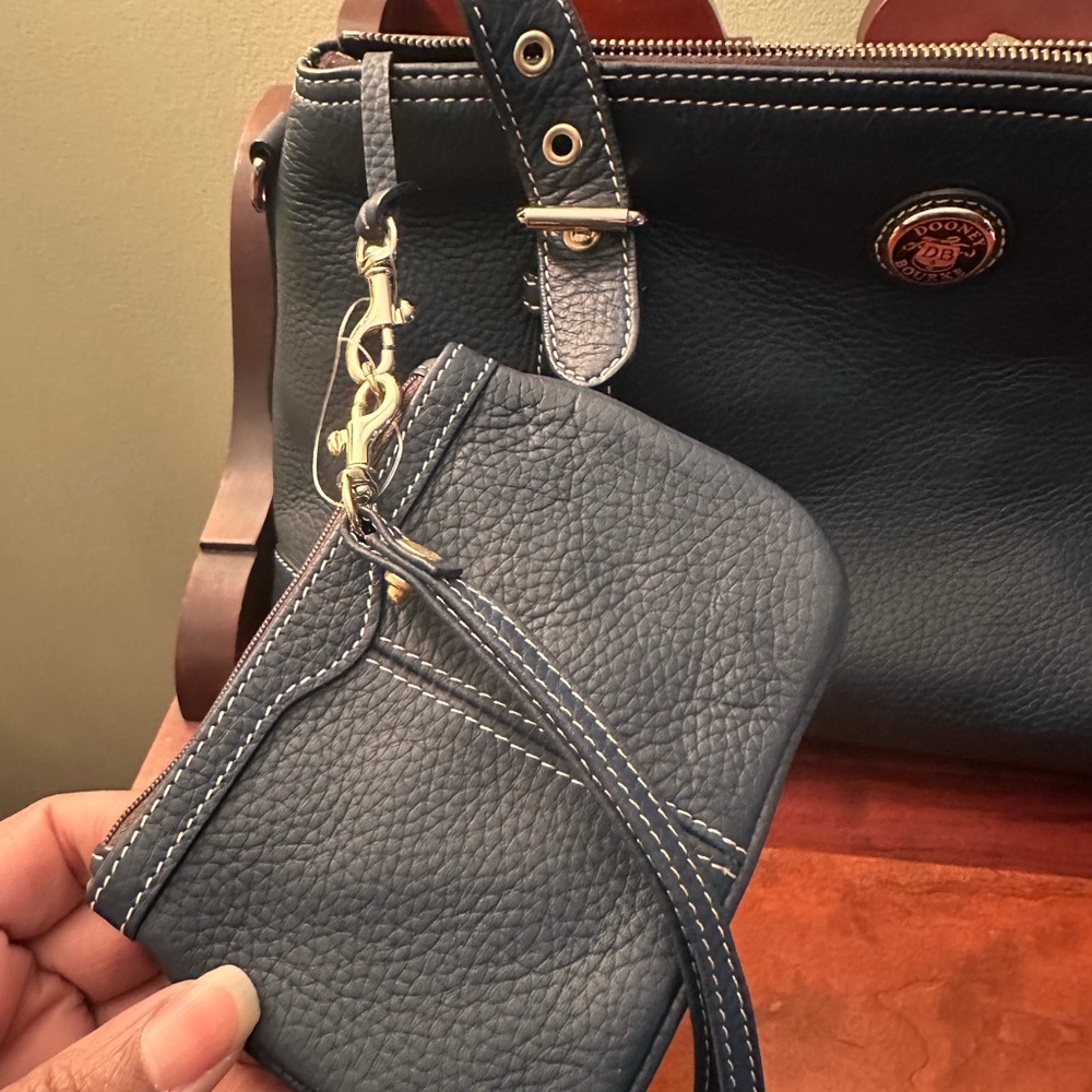 Dooney and Burke Navy Blue Satchel with detachable shoulder strap and wallet - Picture 9 of 15